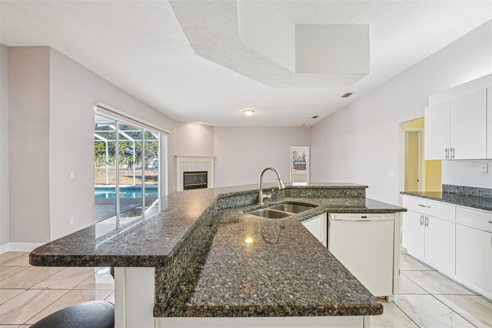 918 ACADEMY DR