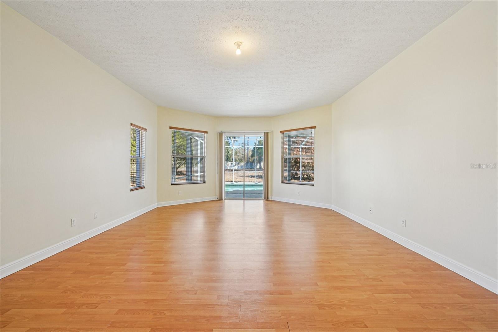 918 ACADEMY DR