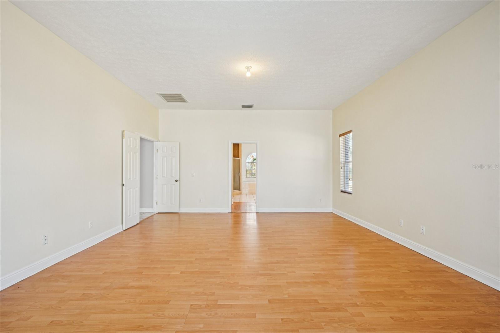 918 ACADEMY DR
