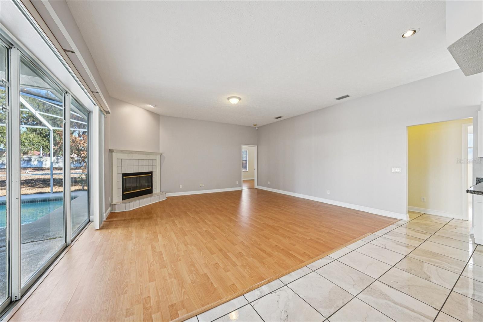 918 ACADEMY DR