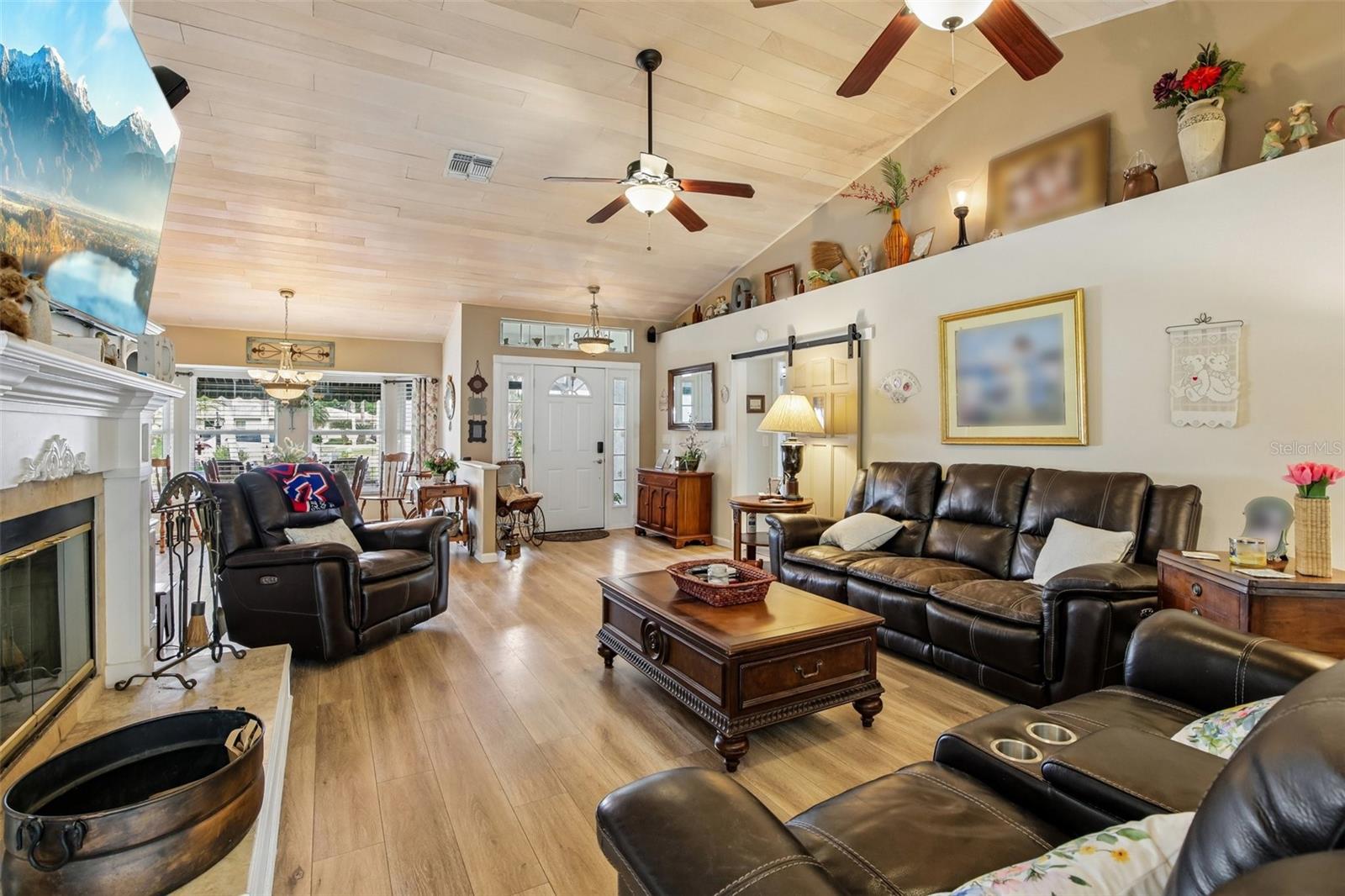 213 N BROCKFIELD DR