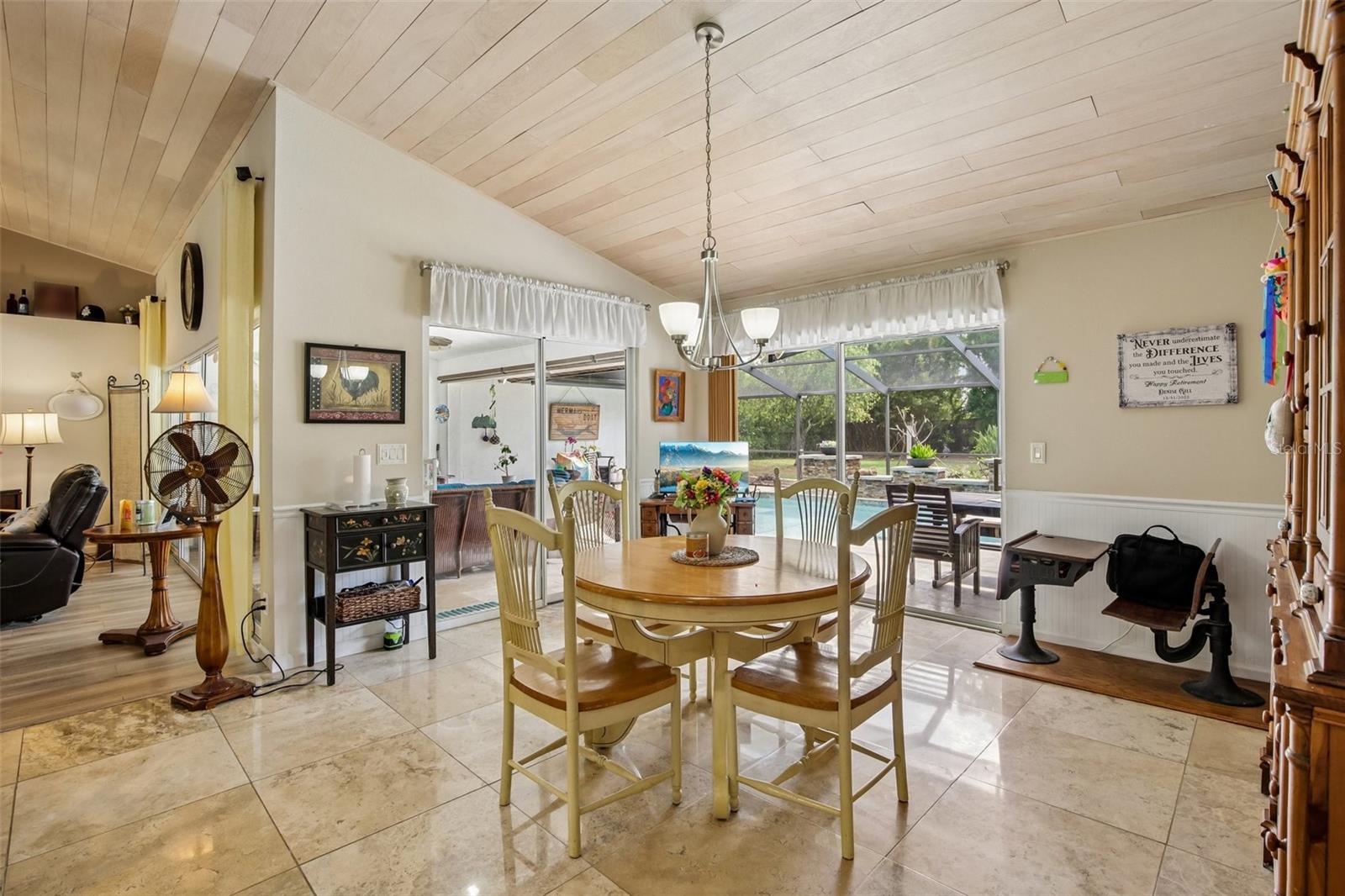 213 N BROCKFIELD DR