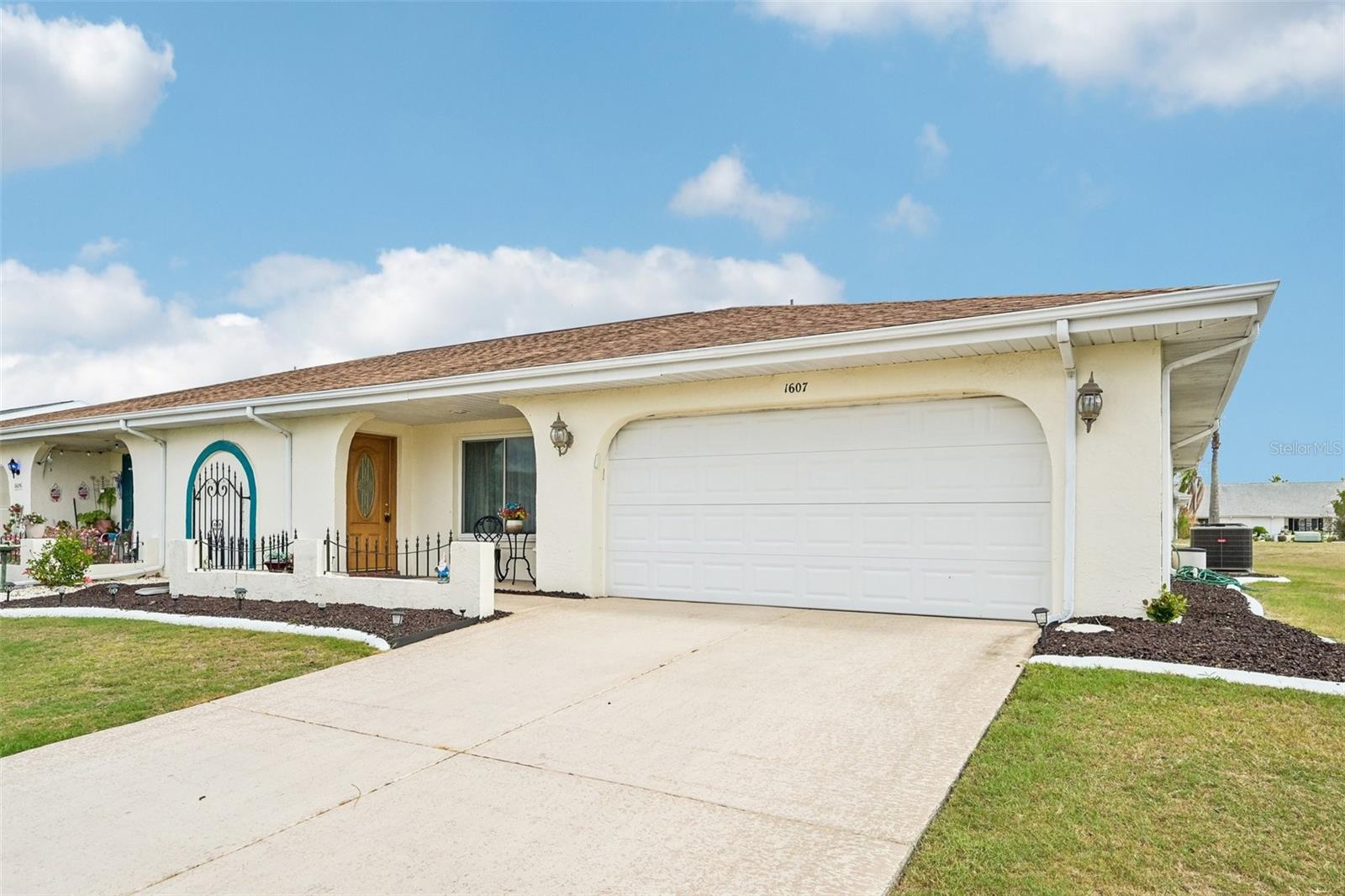 1607 CLOISTER DR