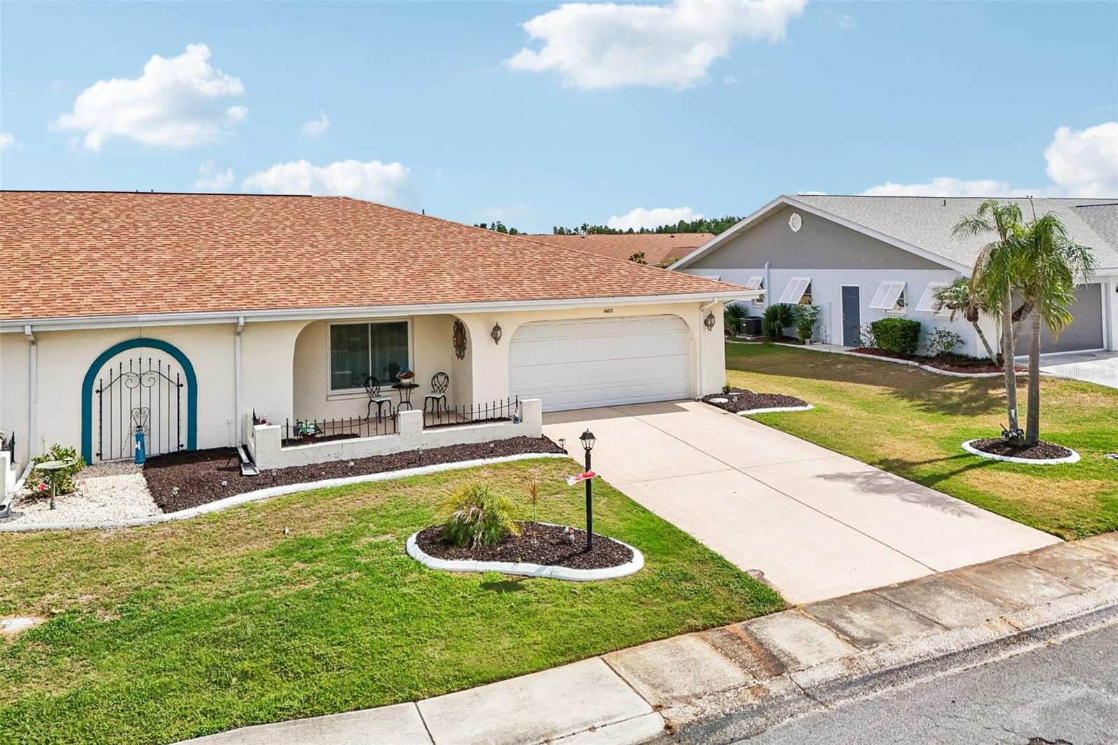 1607 CLOISTER DR