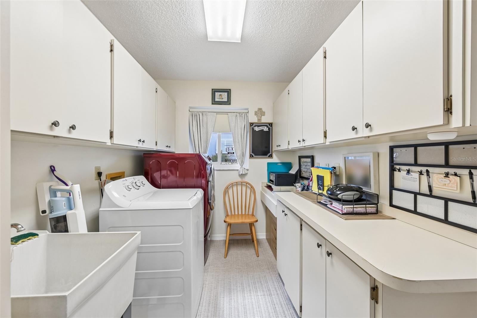 1607 CLOISTER DR