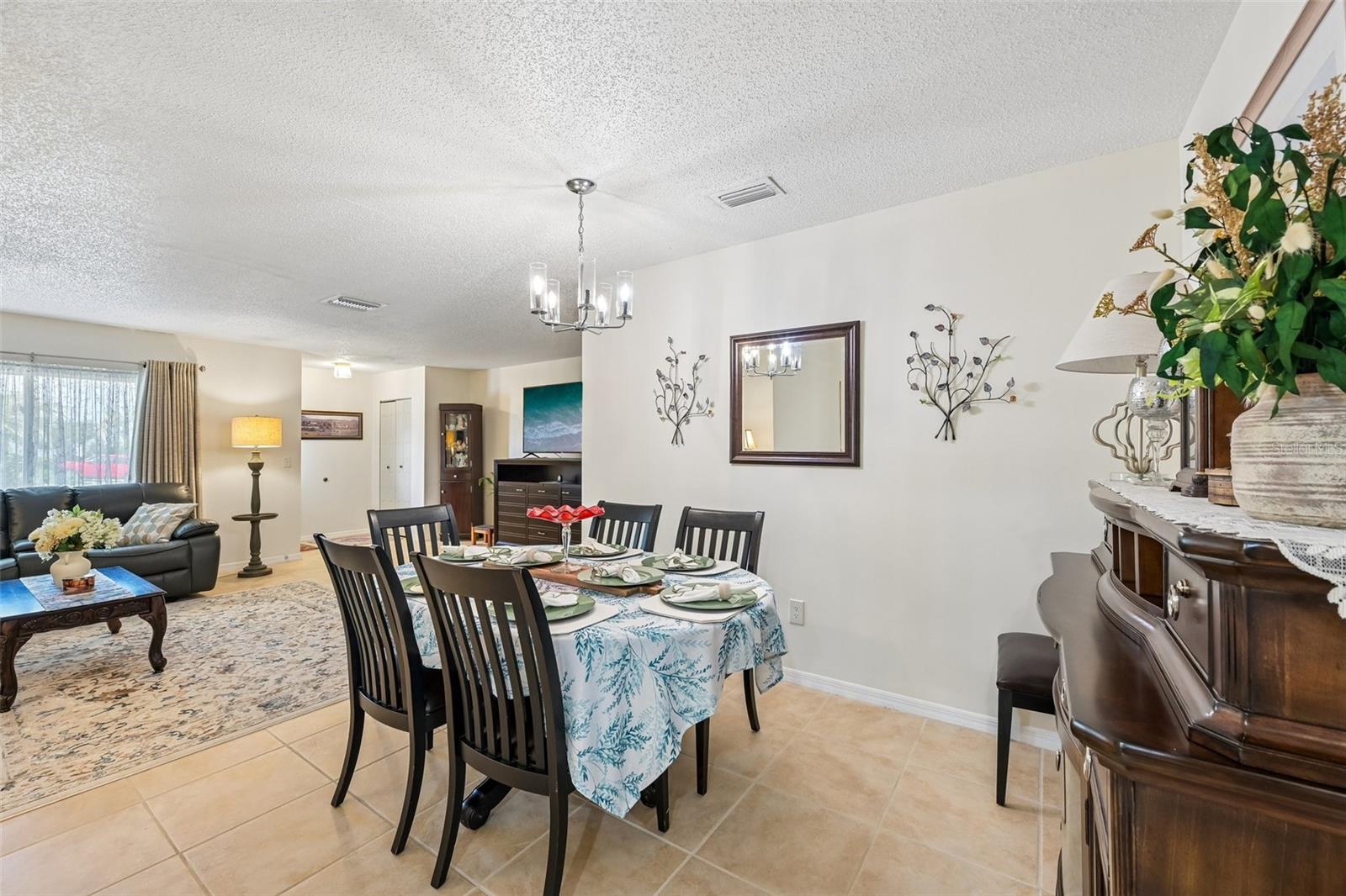 1607 CLOISTER DR