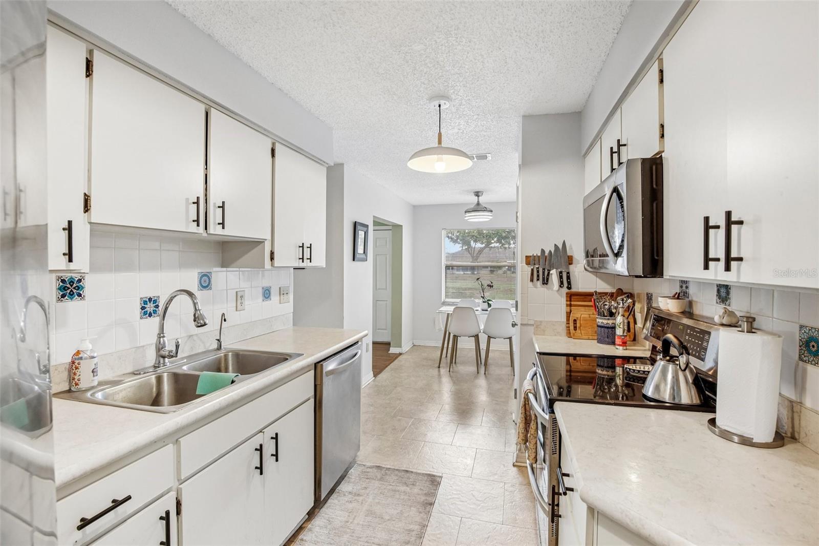 1925 GRAND CYPRESS LN