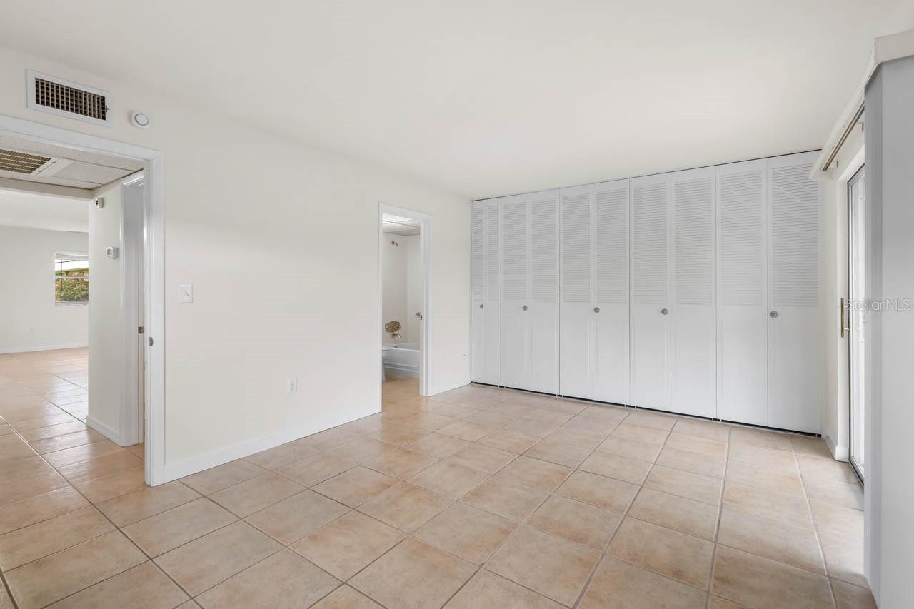201 KINGS BLVD #19