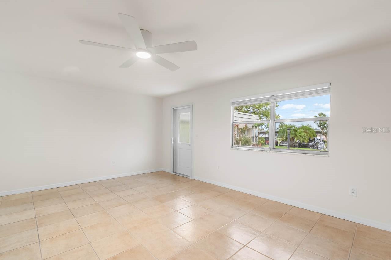 201 KINGS BLVD #19
