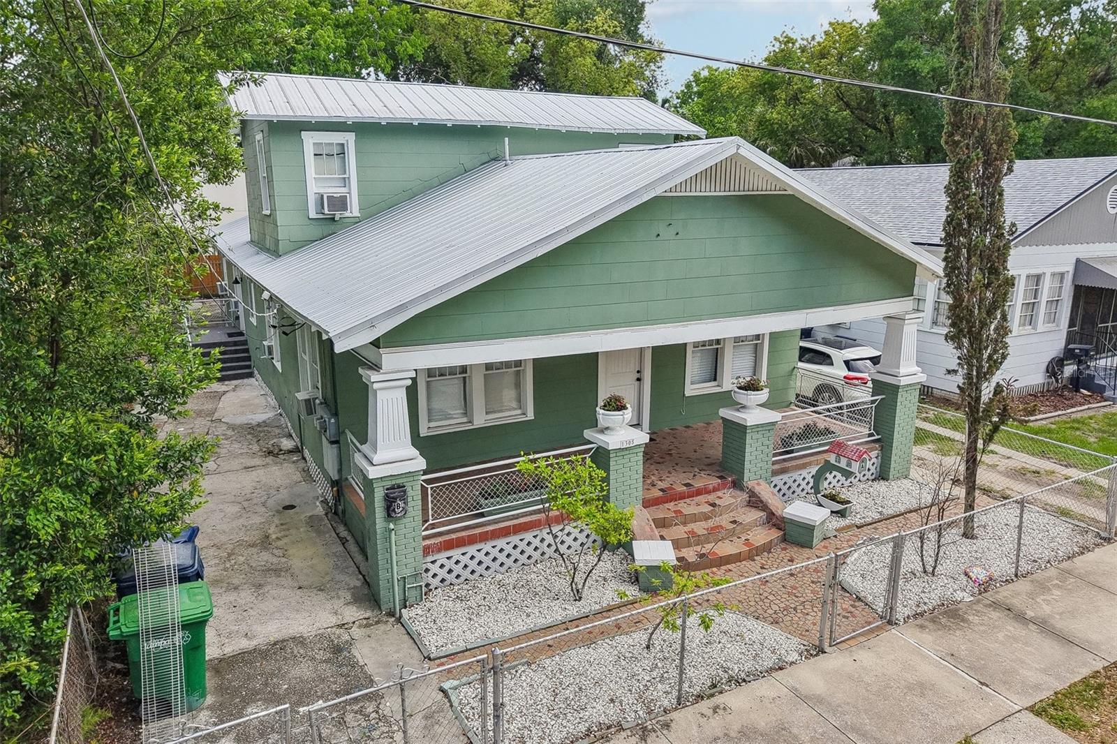 1305 E 17TH AVE