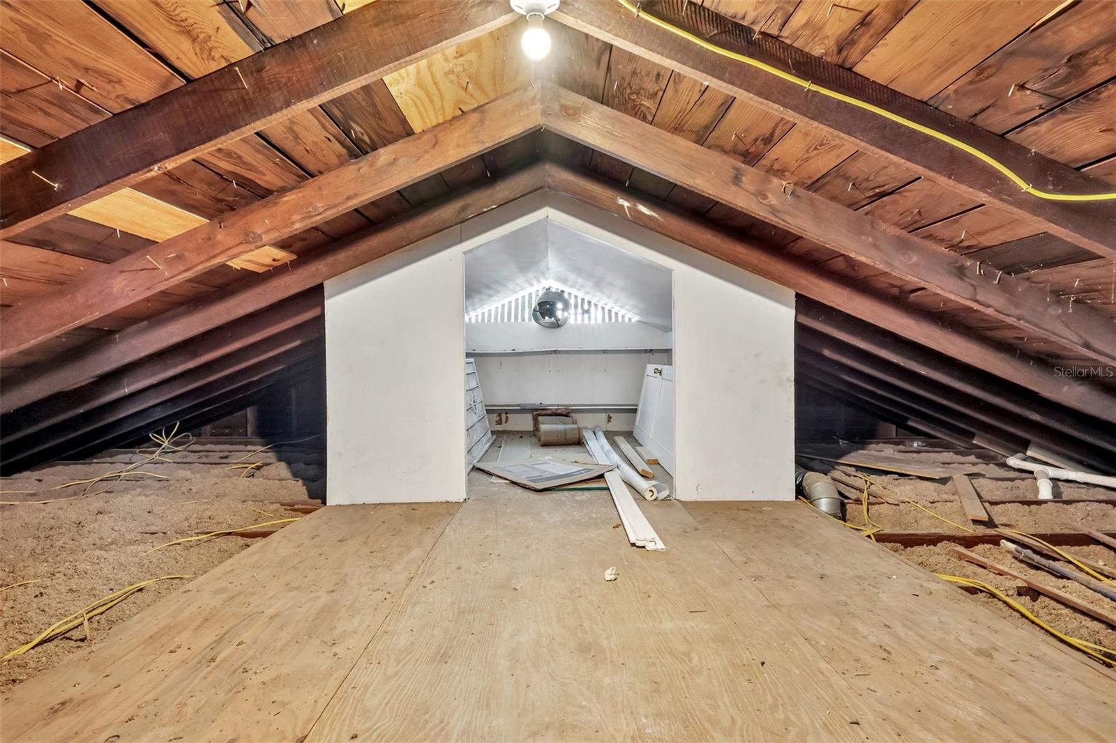 1305 E 17TH AVE