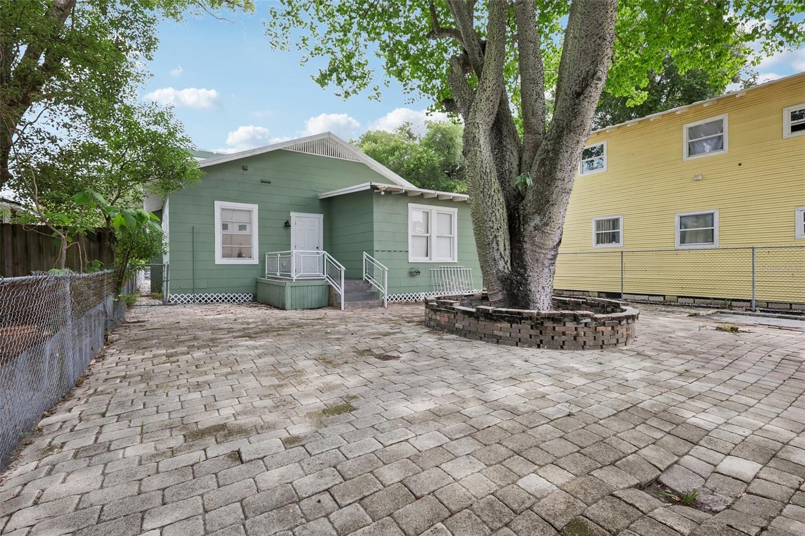 1305 E 17TH AVE