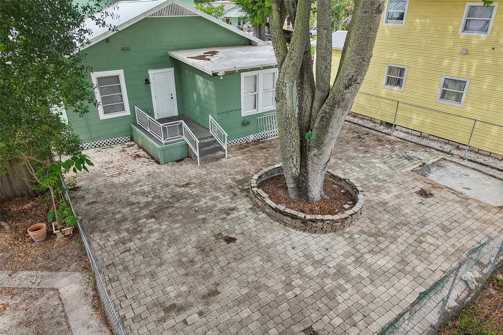 1305 E 17TH AVE