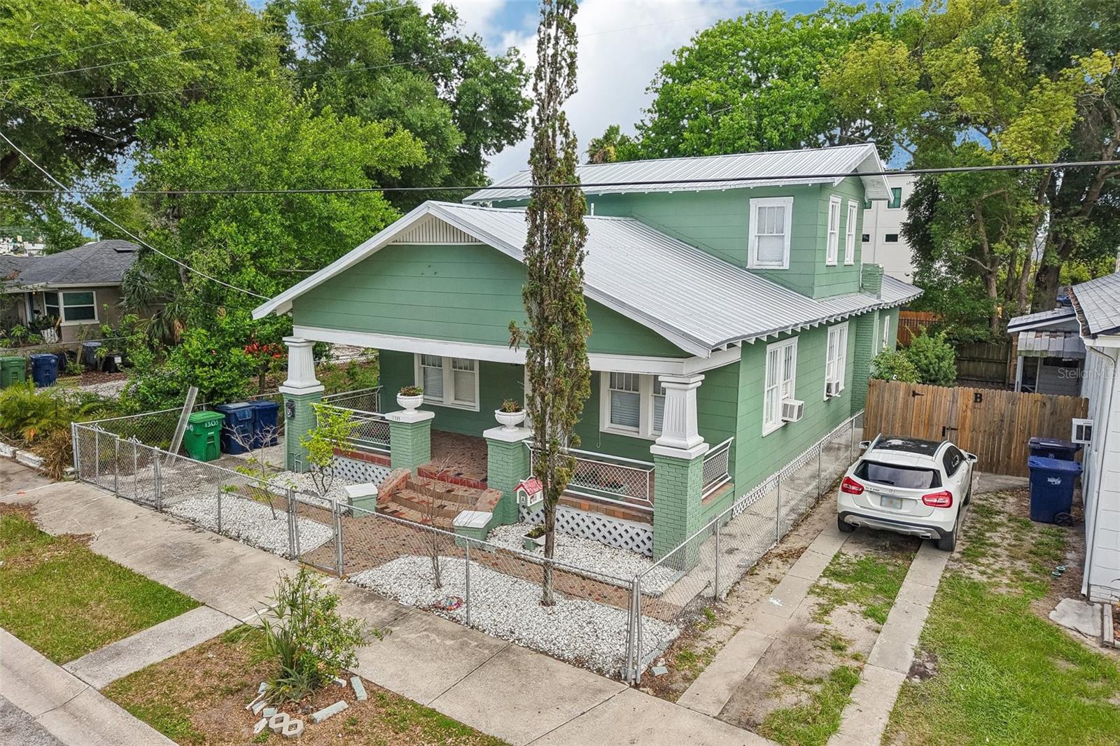 1305 E 17TH AVE