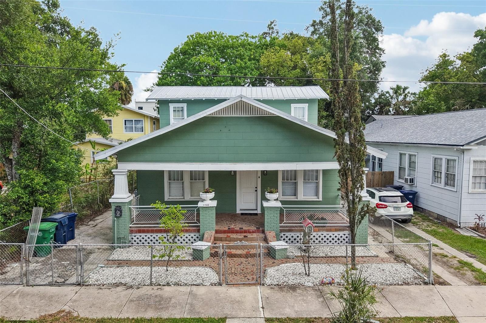 1305 E 17TH AVE