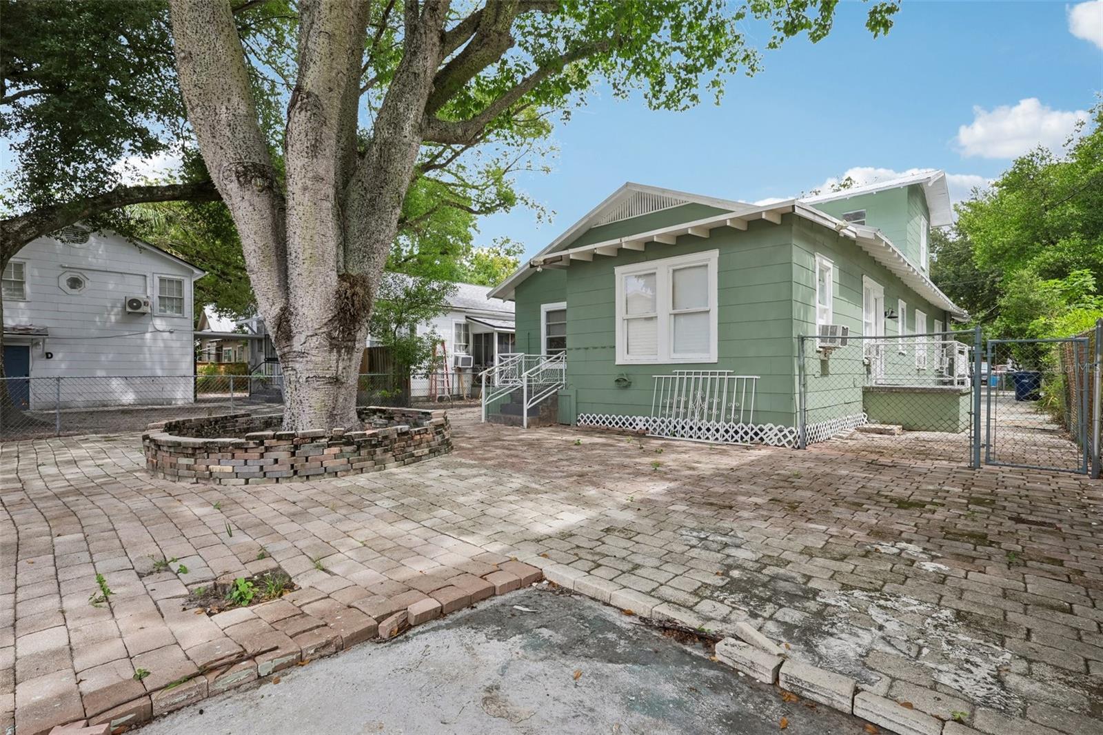 1305 E 17TH AVE