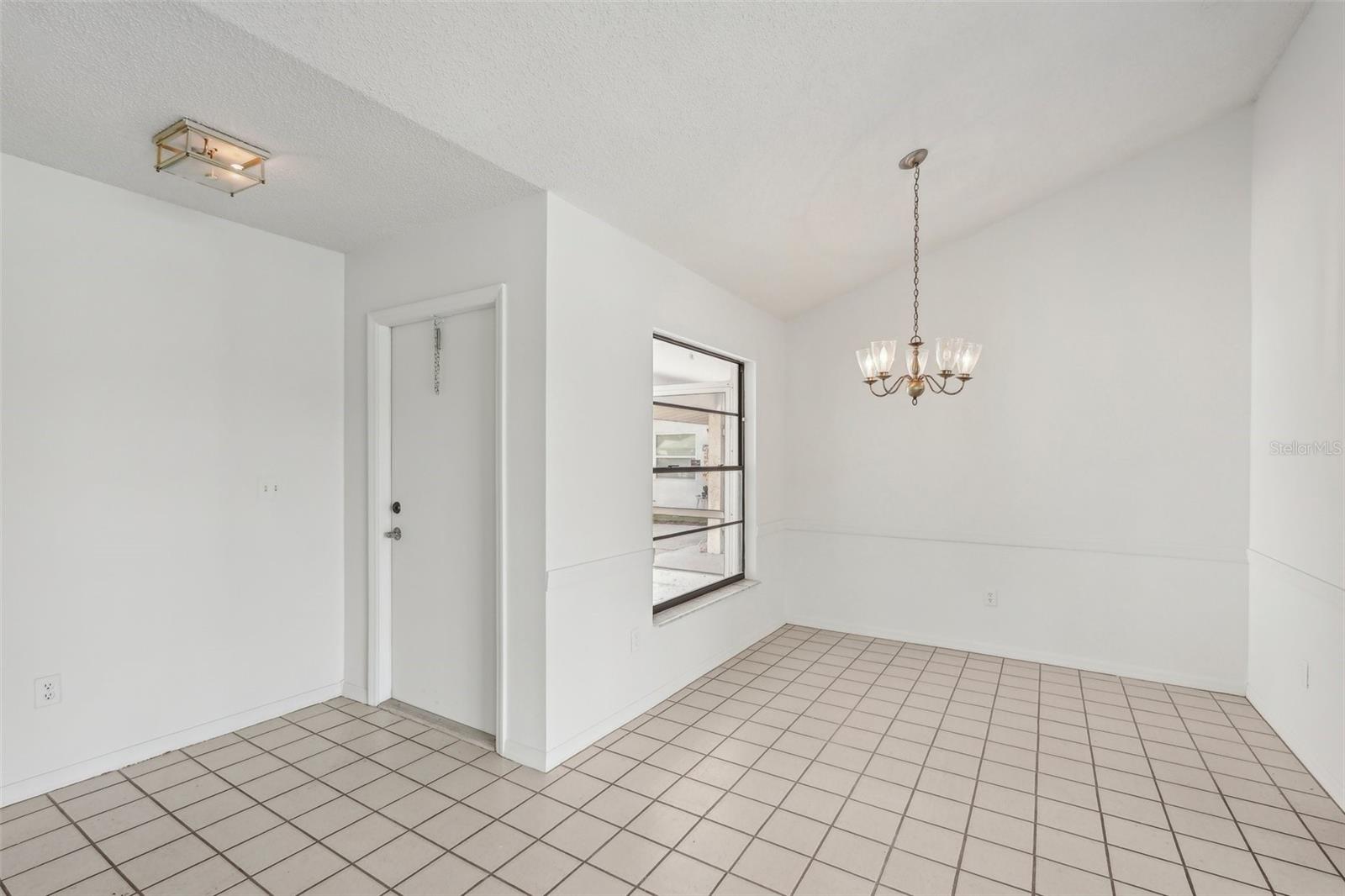 1613 COMFY CT