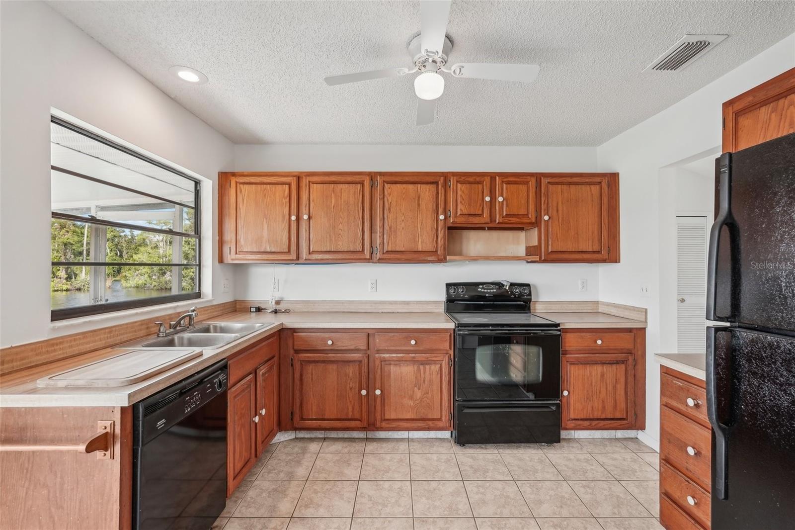 1613 COMFY CT