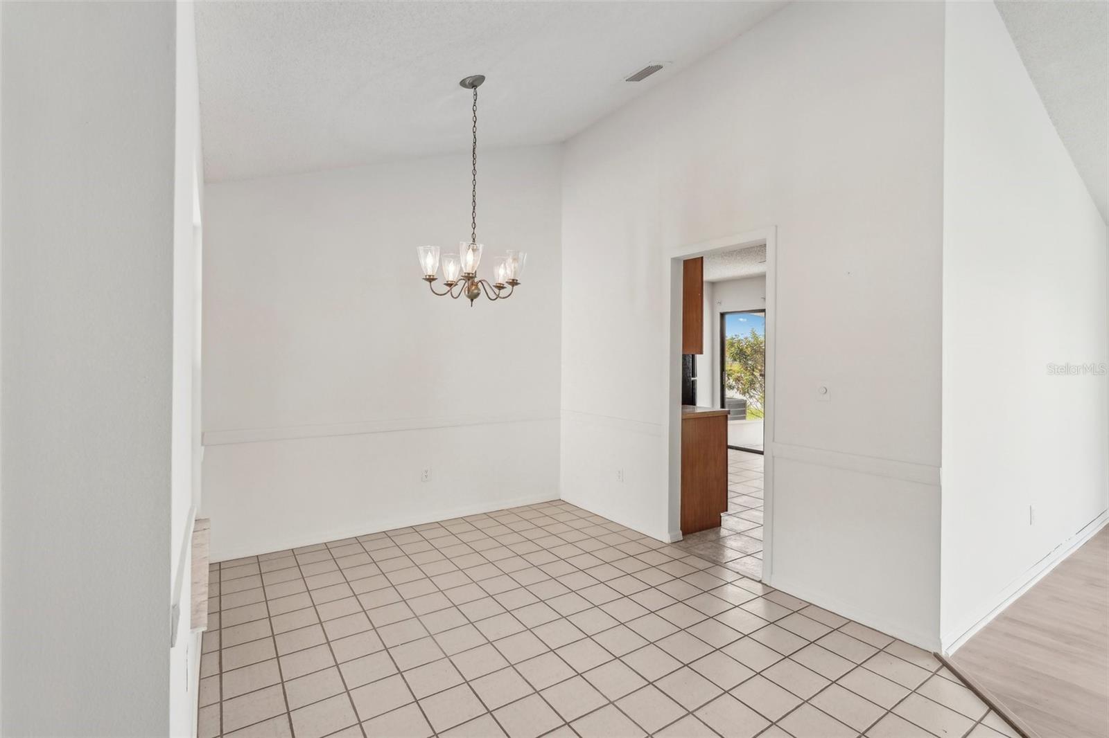 1613 COMFY CT