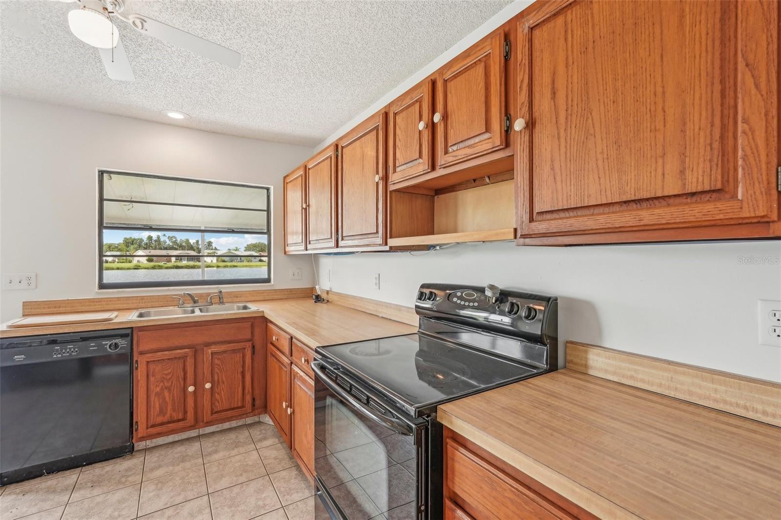 1613 COMFY CT