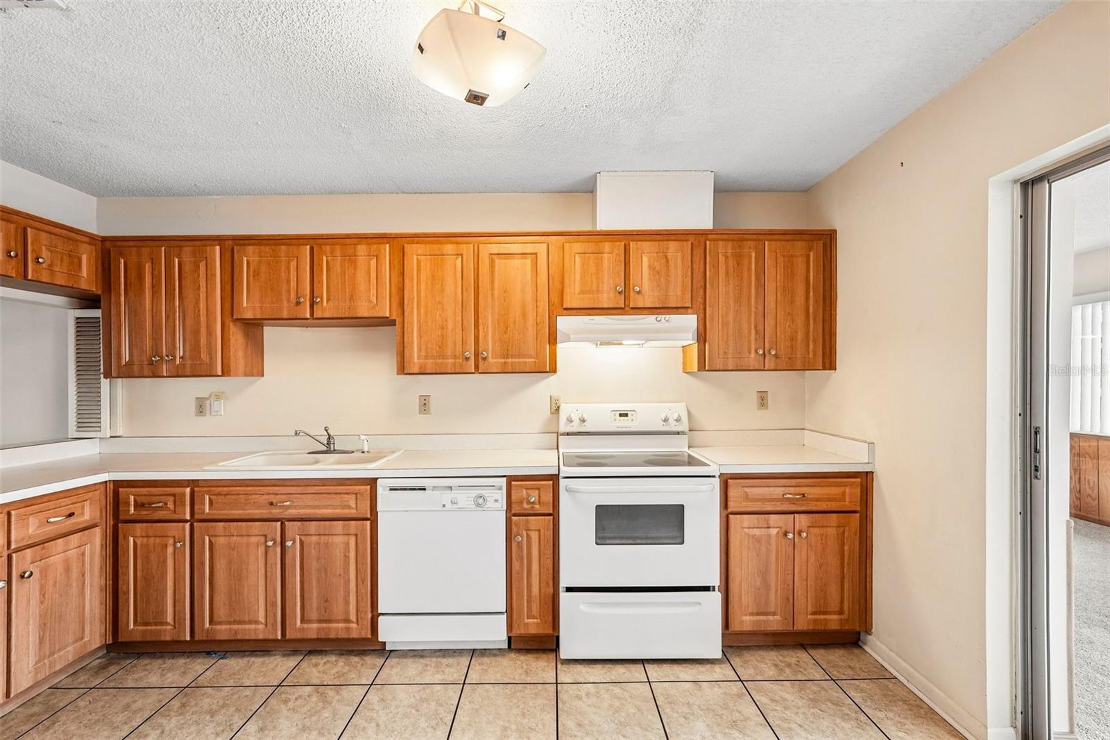 1329 NEW BEDFORD DR