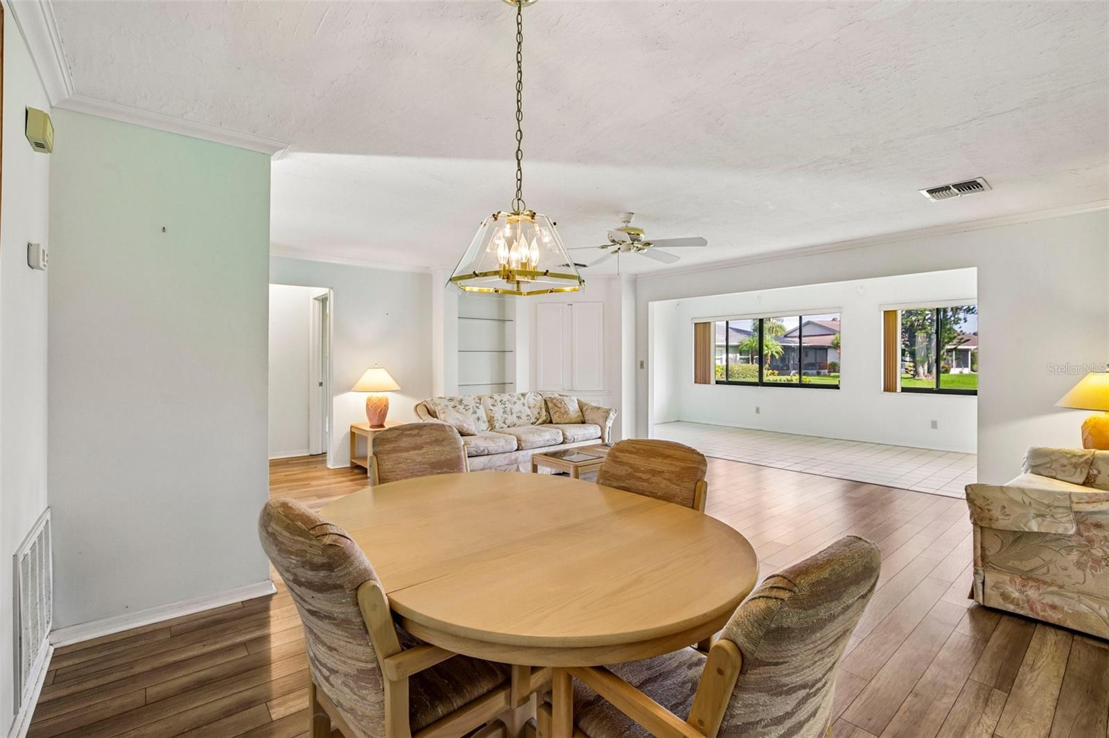 1304 LELAND DR