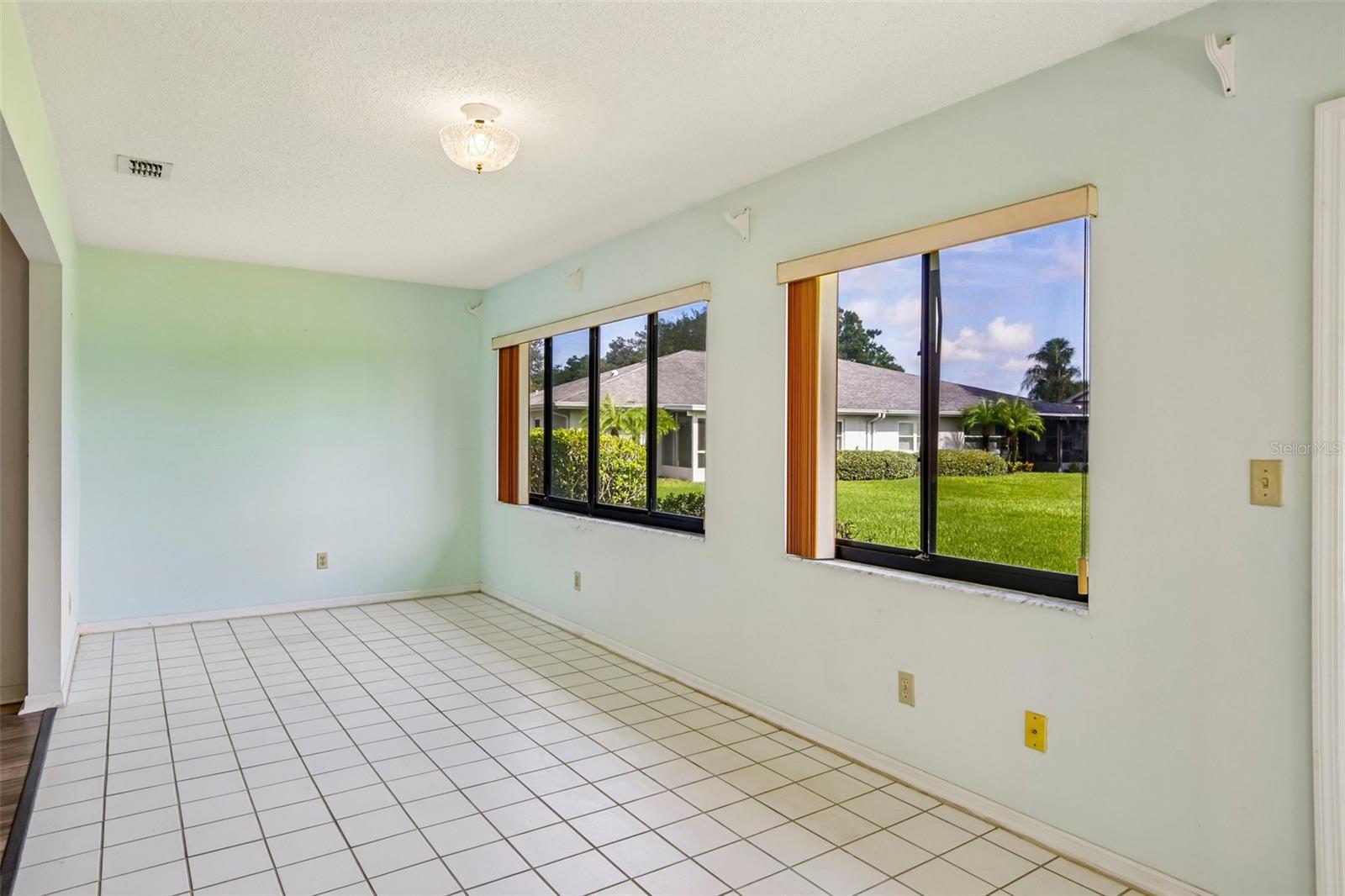 1304 LELAND DR