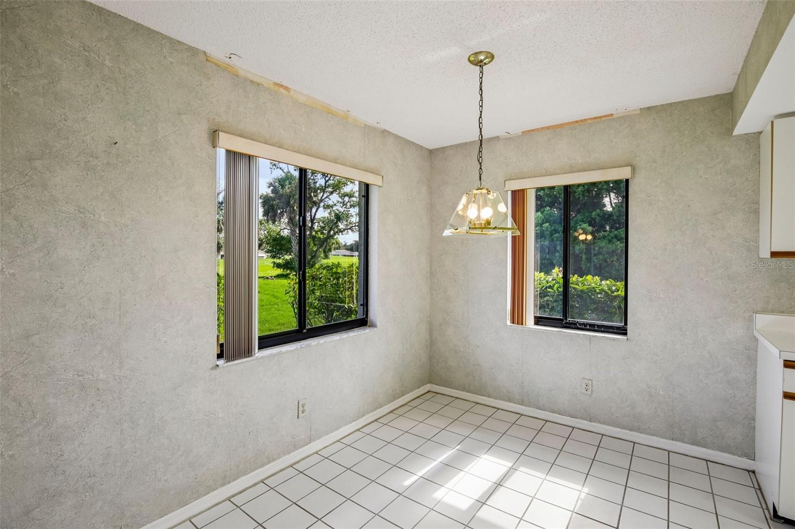 1304 LELAND DR
