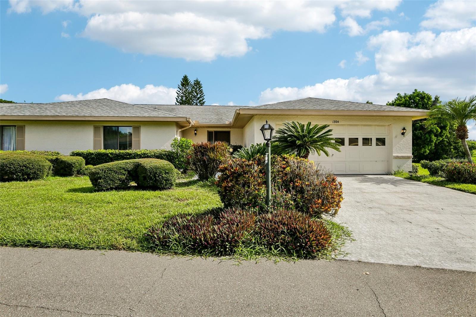 1304 LELAND DR