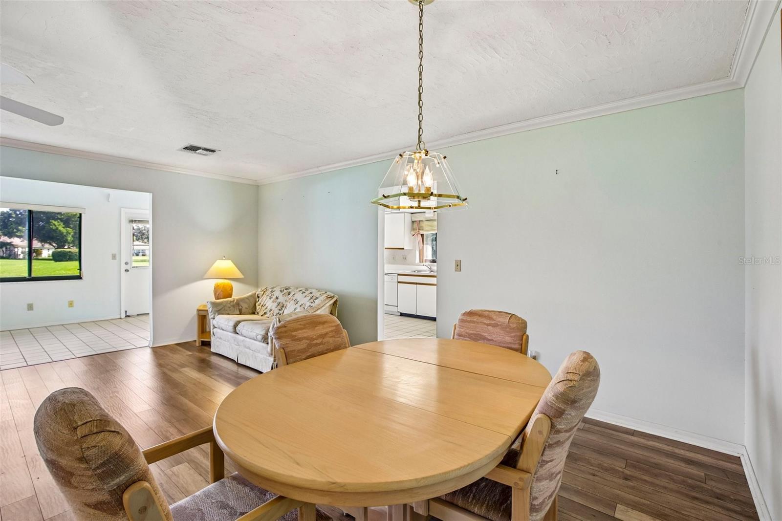 1304 LELAND DR