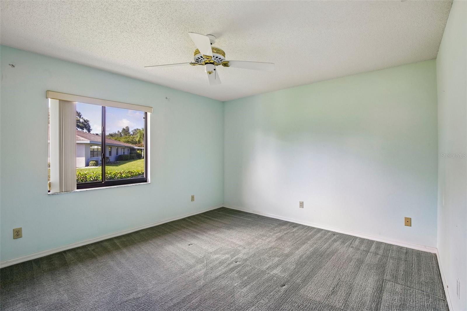 1304 LELAND DR