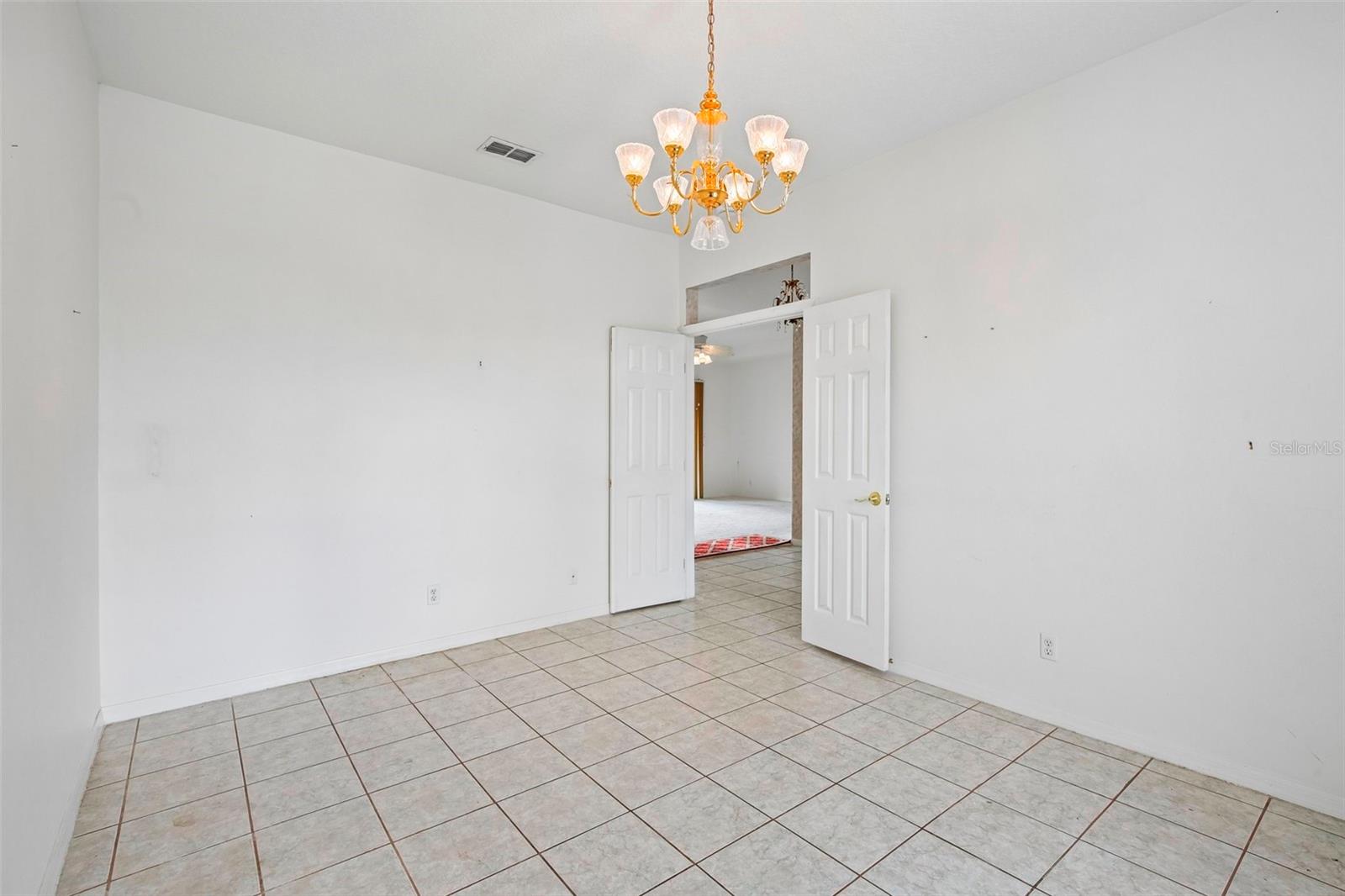 1104 VILLEROY DR