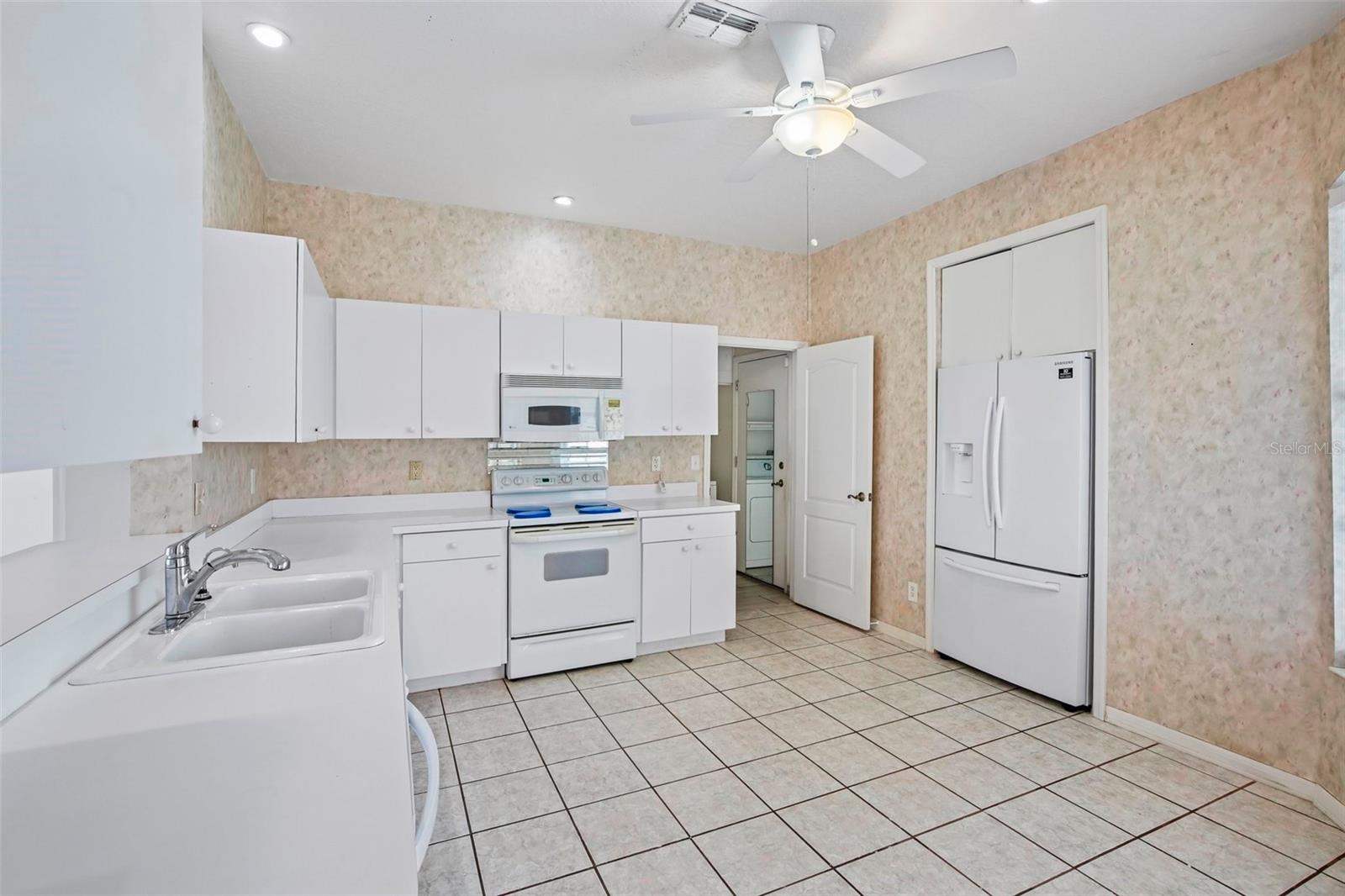 1104 VILLEROY DR