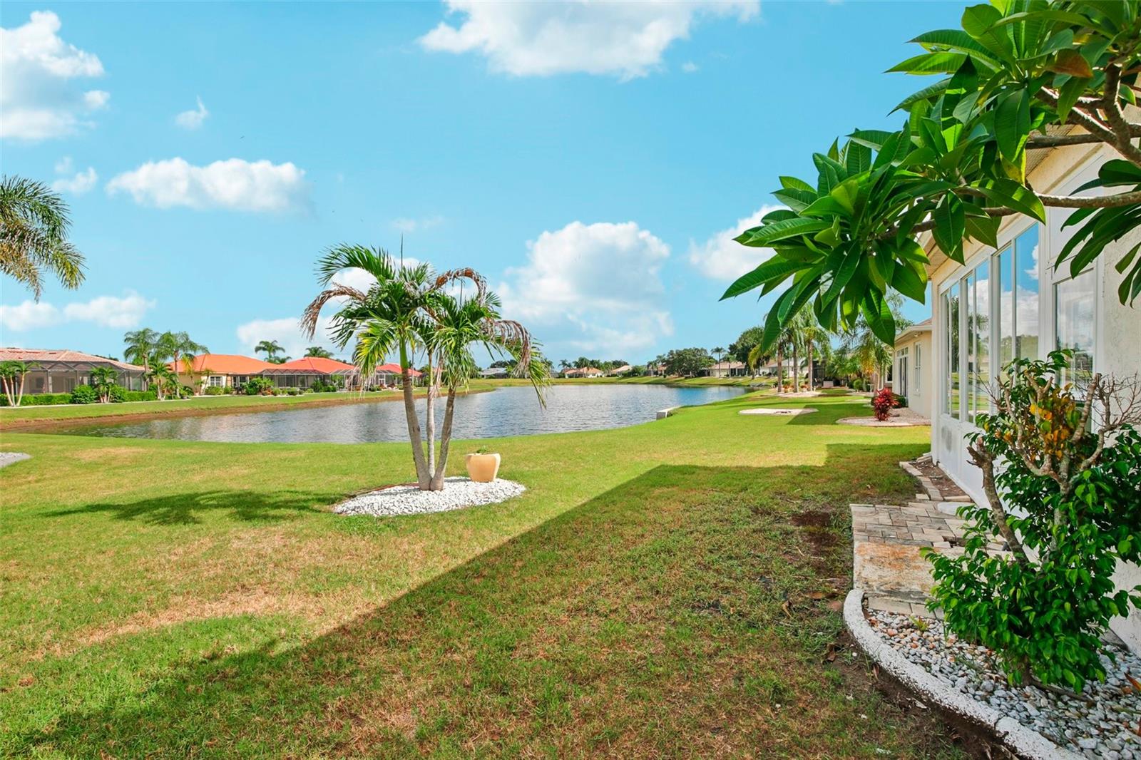 1104 VILLEROY DR