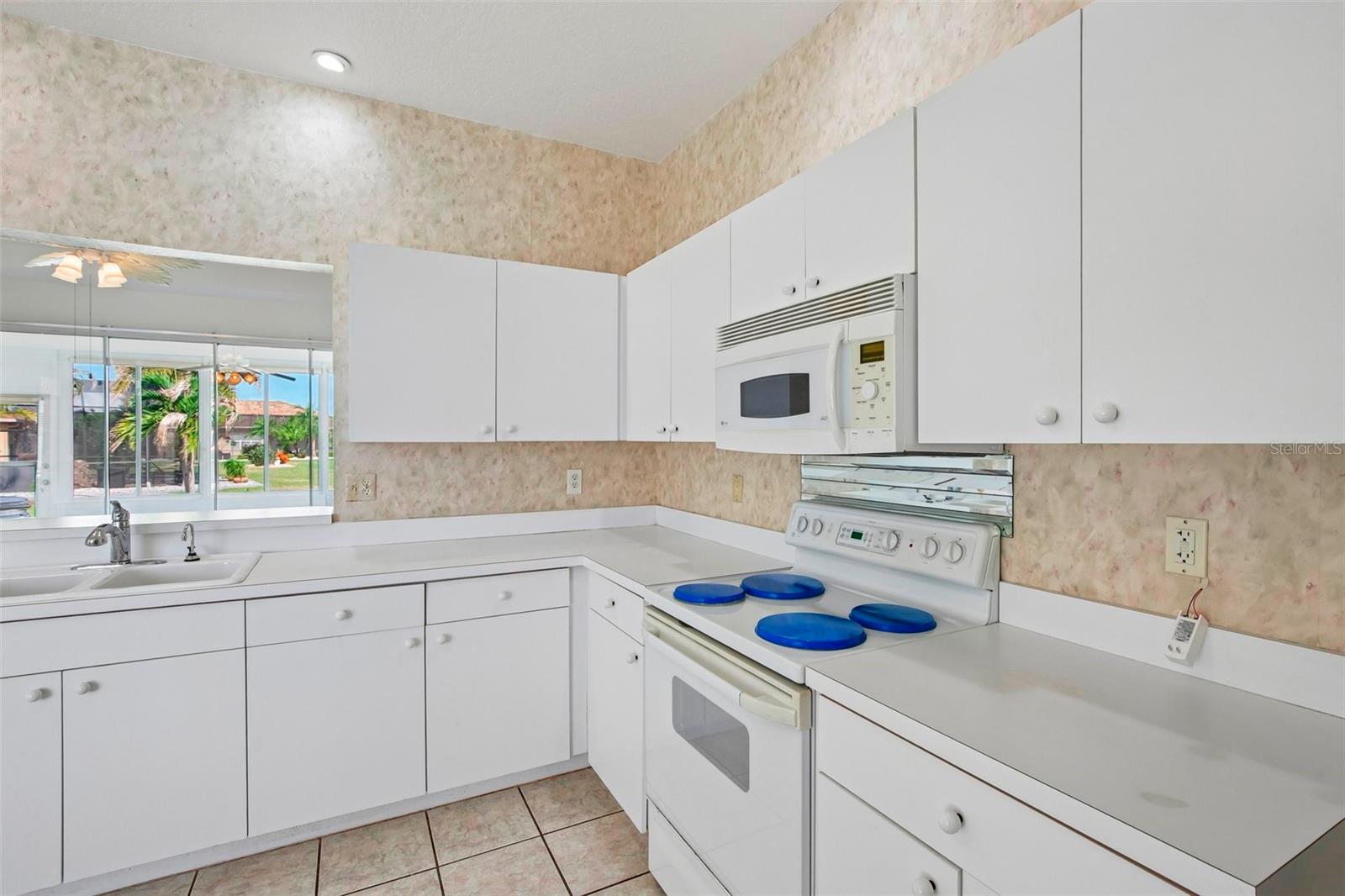 1104 VILLEROY DR