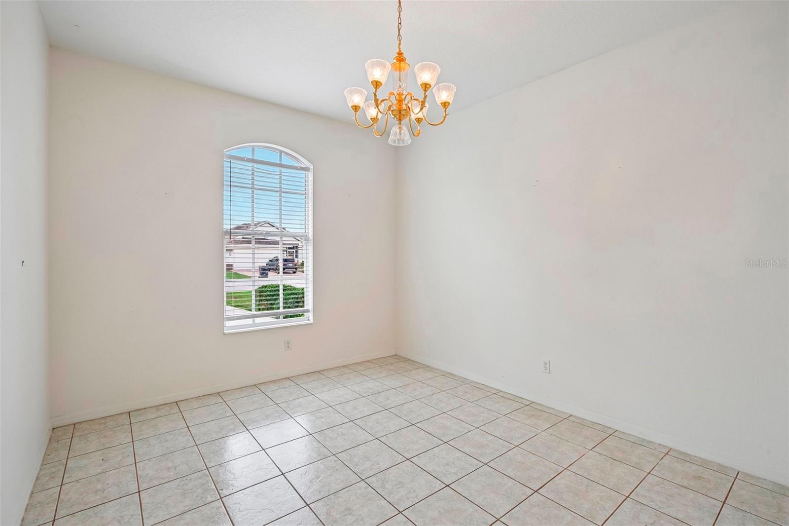 1104 VILLEROY DR