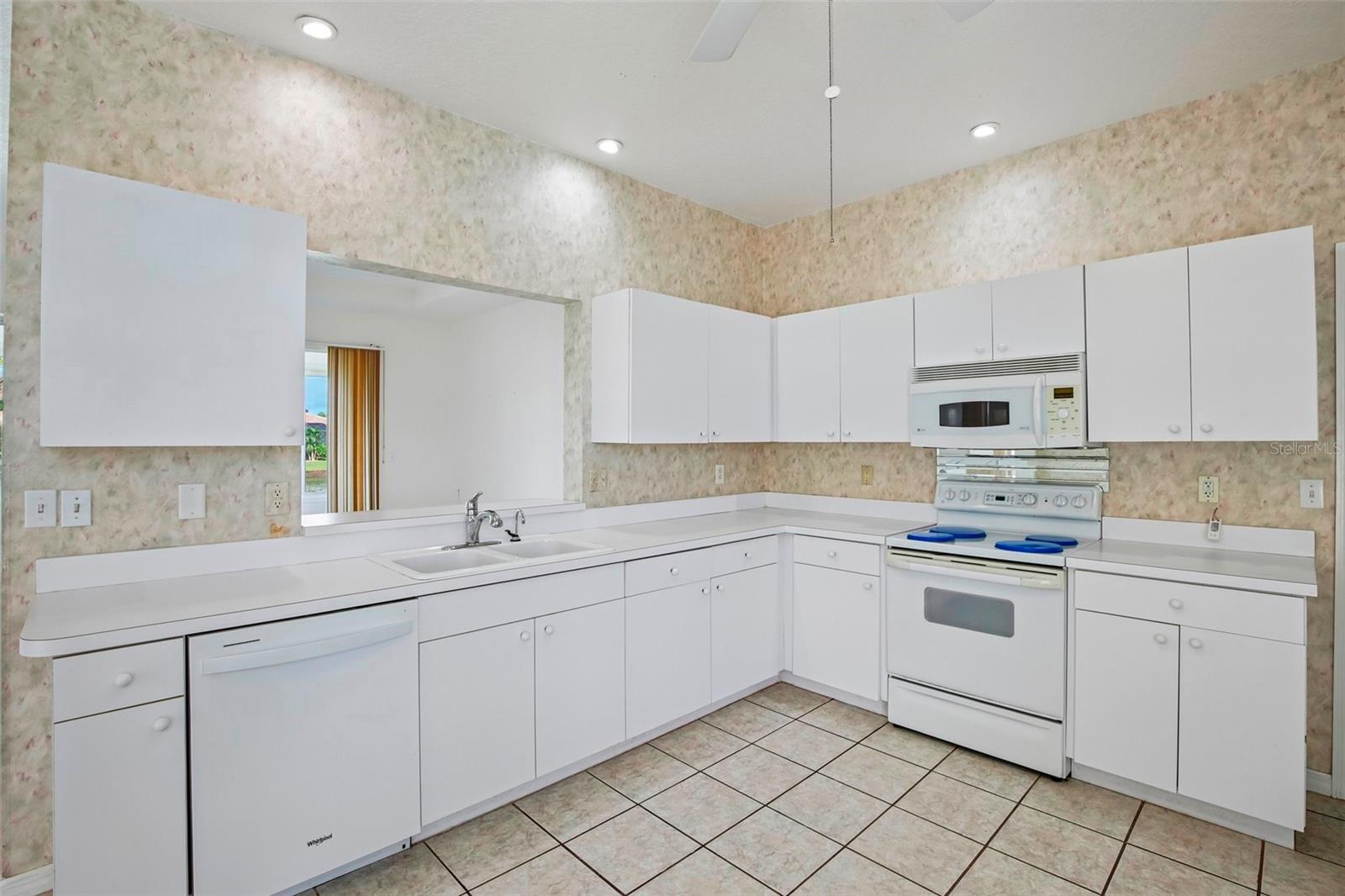 1104 VILLEROY DR