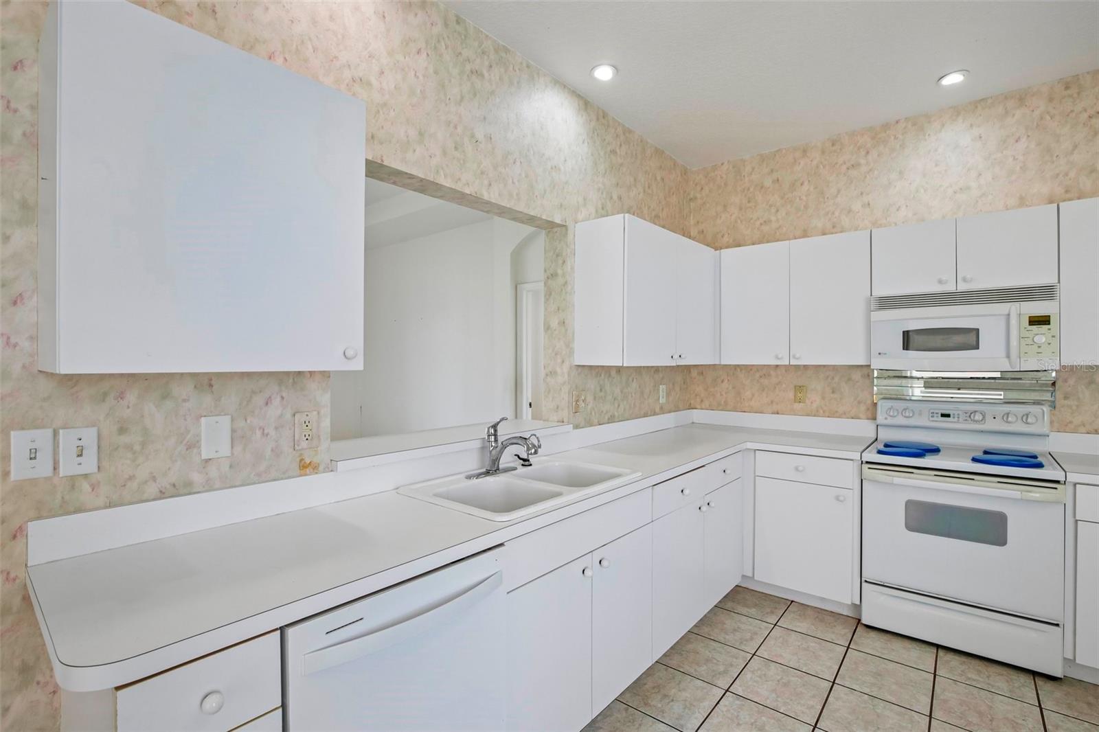 1104 VILLEROY DR