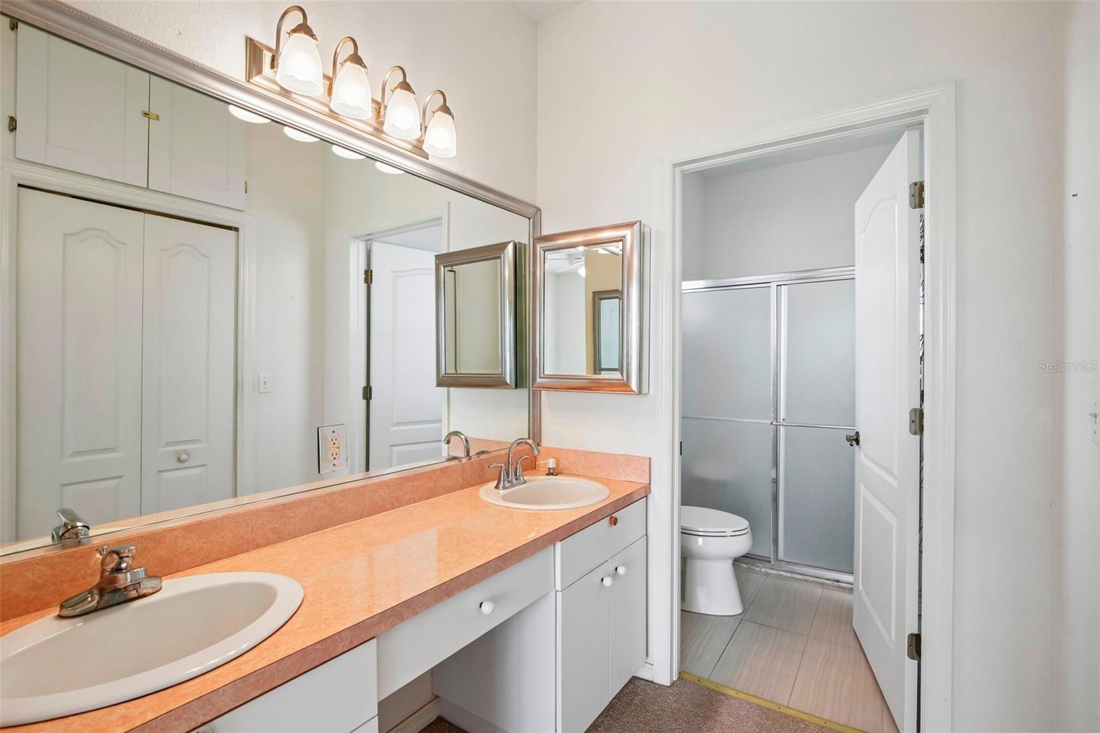 1104 VILLEROY DR