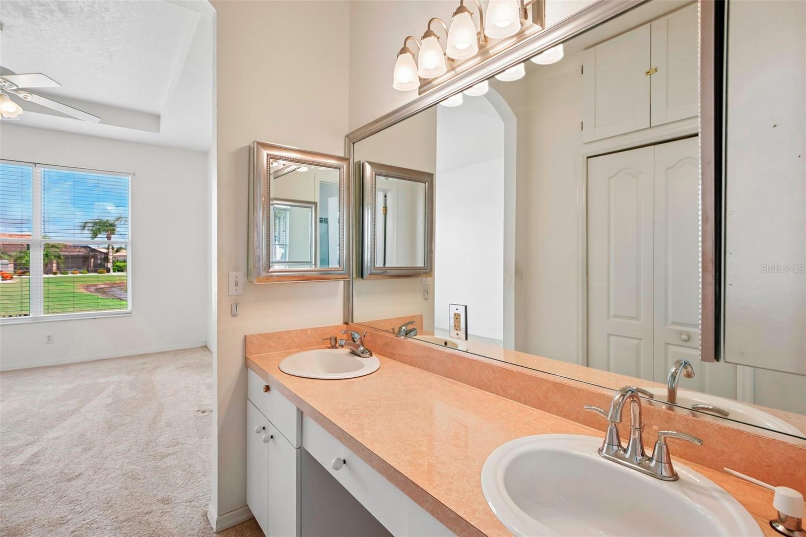 1104 VILLEROY DR