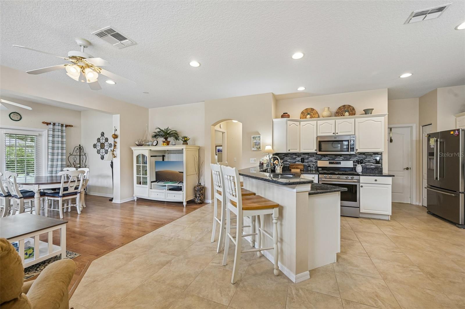 1230 HUNTINGTON GREENS DR
