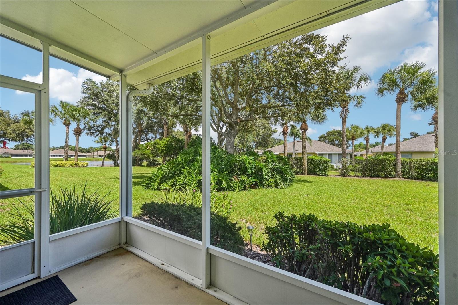 1230 HUNTINGTON GREENS DR