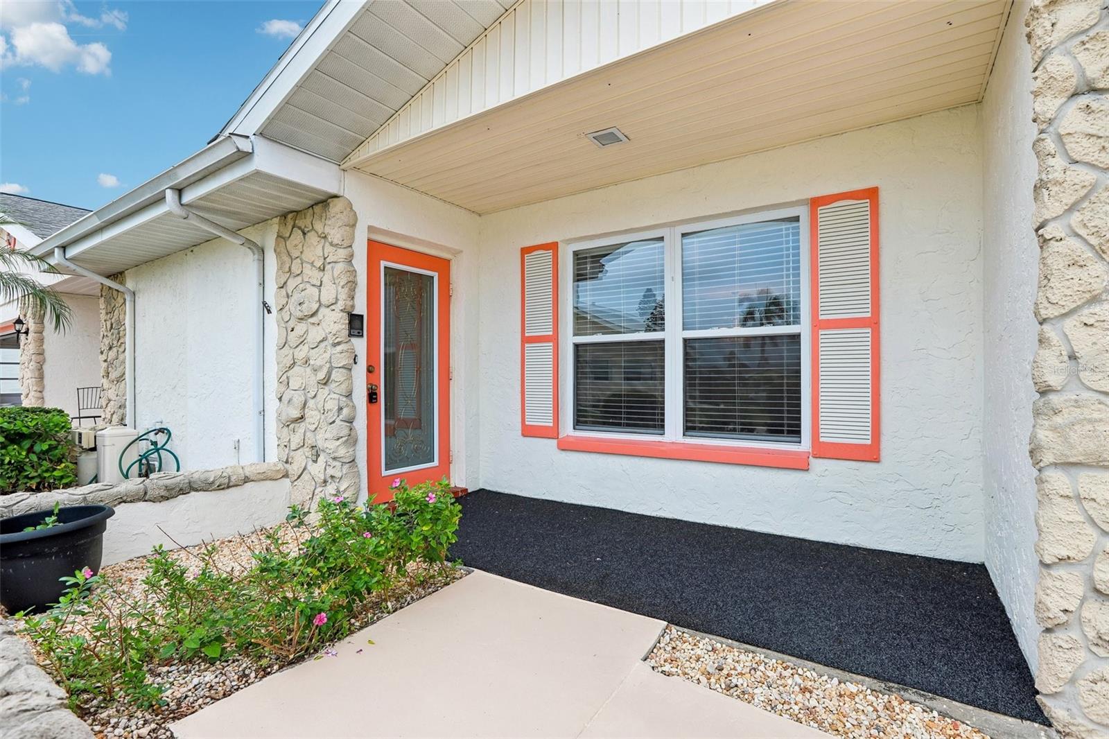 104 CACTUSFLOWER LN