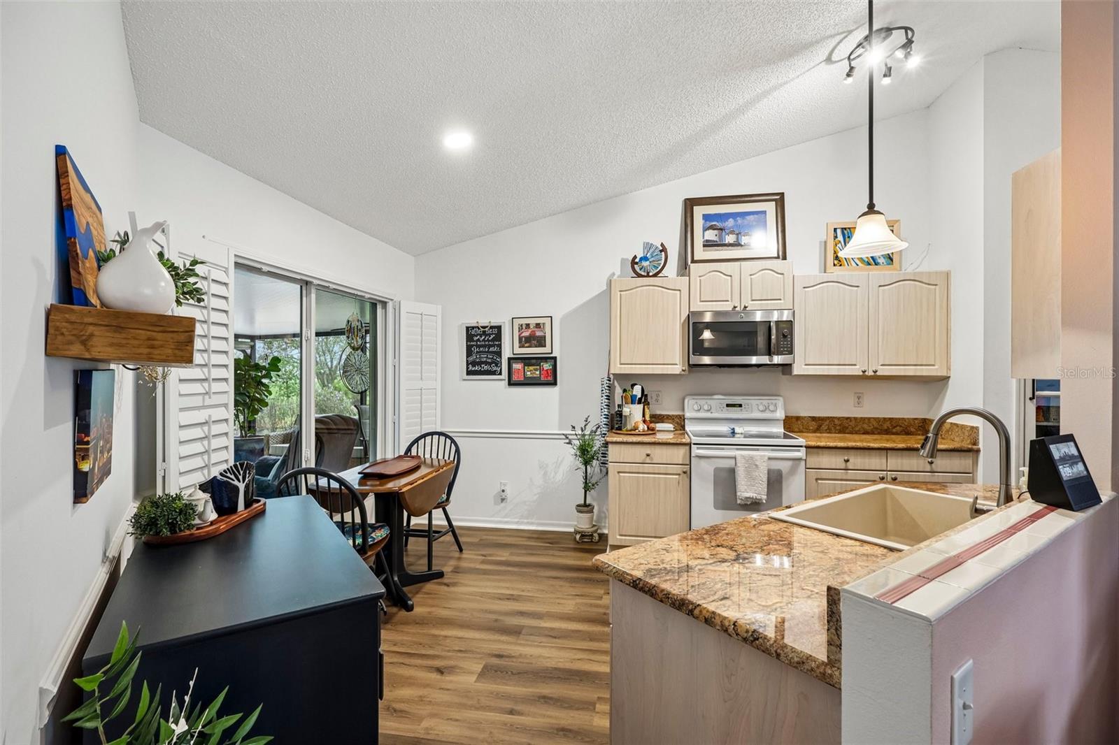 2308 E DEL WEBB BLVD