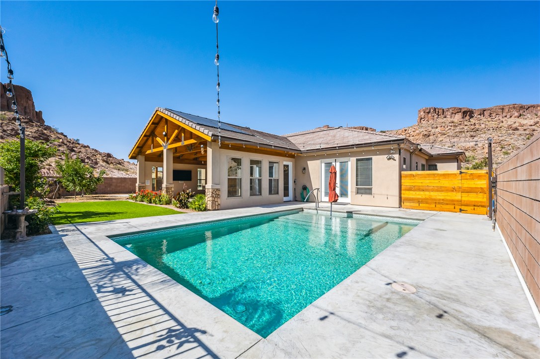 2390 Country Club Drive