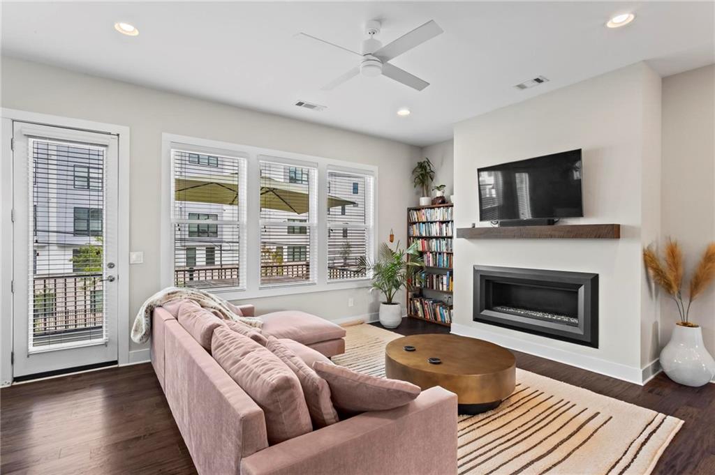 215 Arizona Avenue NE Unit 1