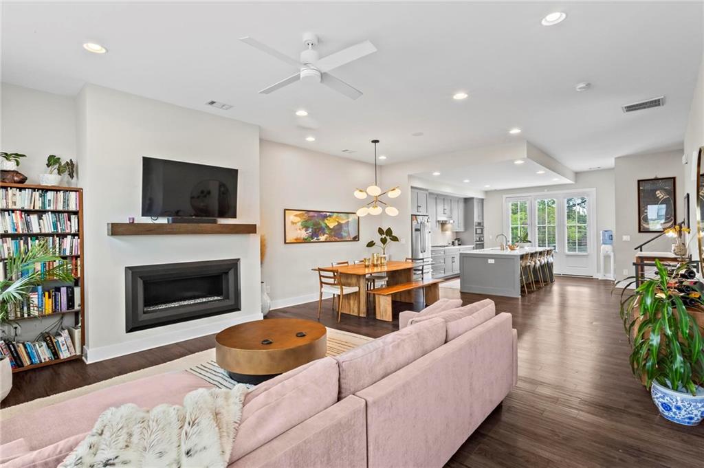 215 Arizona Avenue NE Unit 1