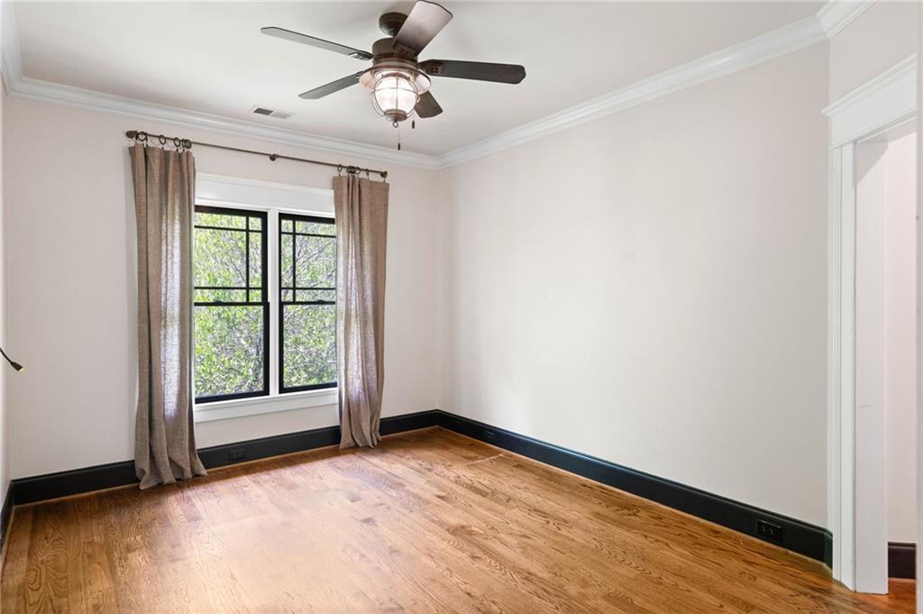 34 PEACHTREE Circle NE