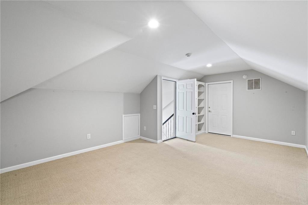 34 PEACHTREE Circle NE