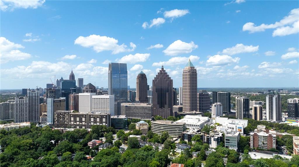 34 PEACHTREE Circle NE